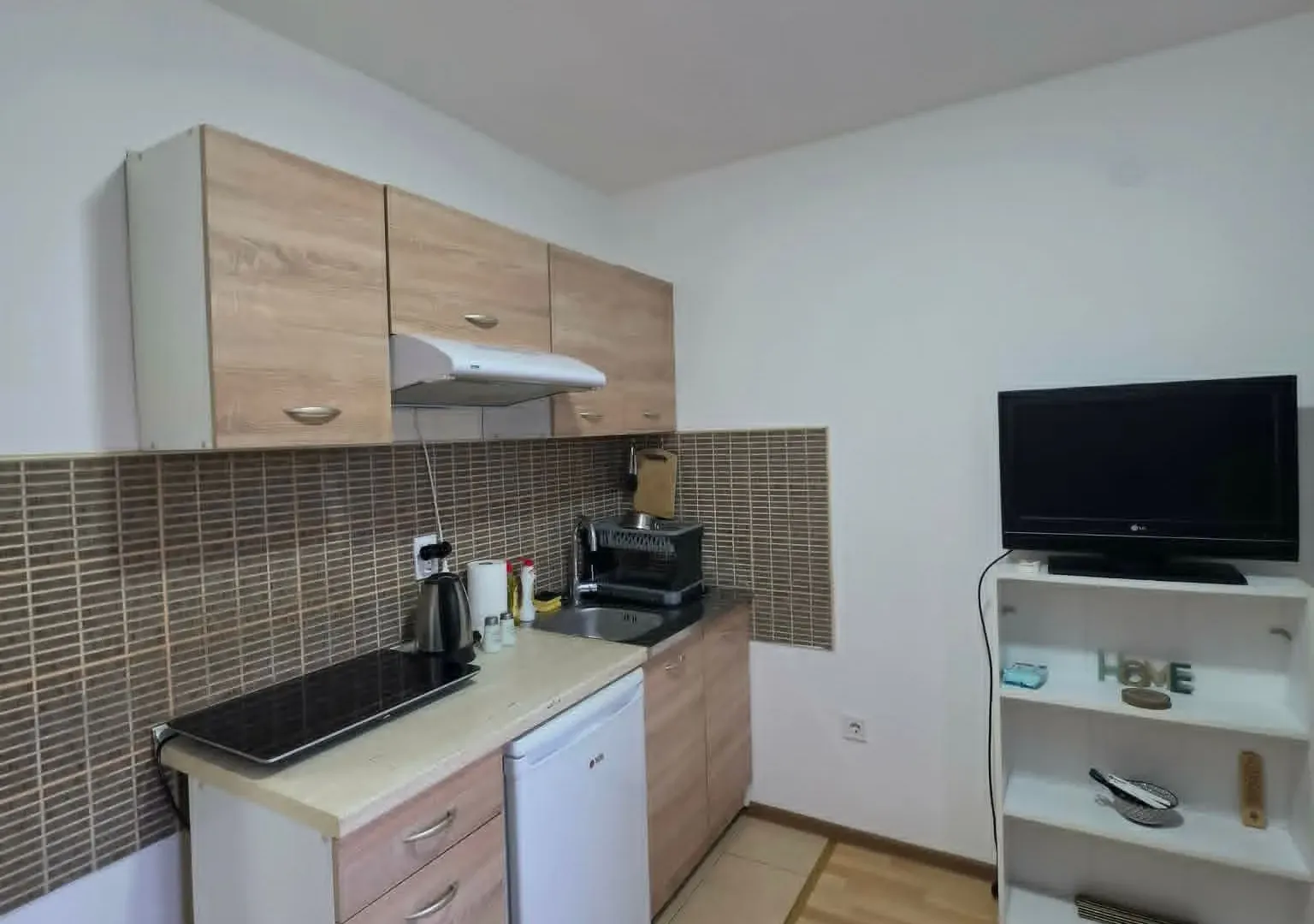 Izdavanje, jednosoban stan, 30m², Đenovići, Herceg Novi