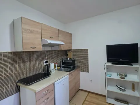 Izdavanje, jednosoban stan, 30m², Đenovići, Herceg Novi - image 3
