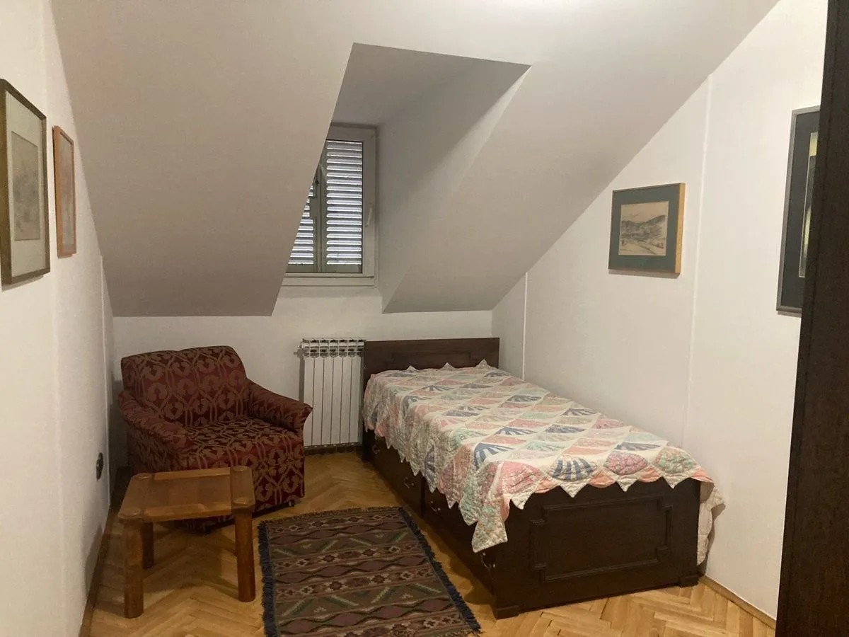 Izdavanje, kuća, 300m², Vračar Sve Podlokacije, Beograd