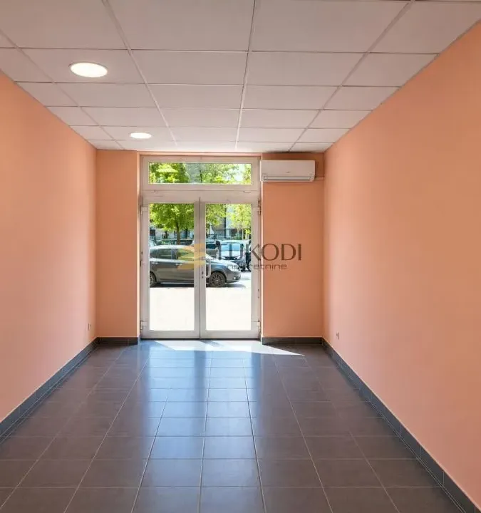Sale, office space, 25m², Grbavica, Novi Sad Sve Podlokacije