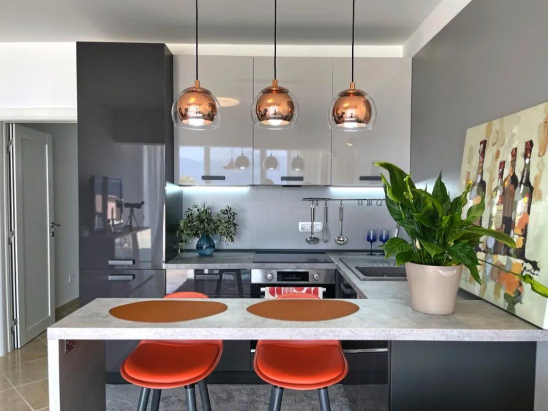 Prodaja, četvorosoban stan, 120m², Krašići, Tivat
