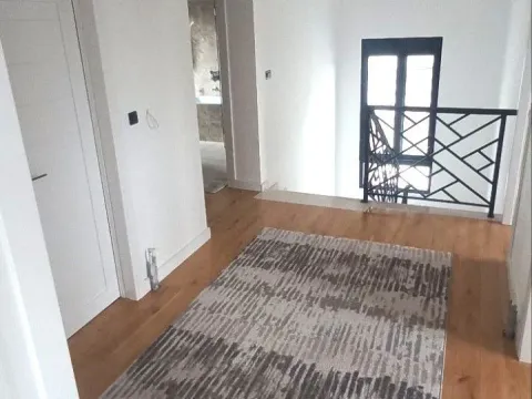 Rent, apartment, 180m², Gornja Gorica, Podgorica - image 10