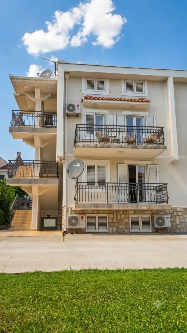 Izdavanje, jednosoban stan, 60m², Momišići, Podgorica