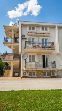 Izdavanje, jednosoban stan, 60m², Momišići, Podgorica - image 10