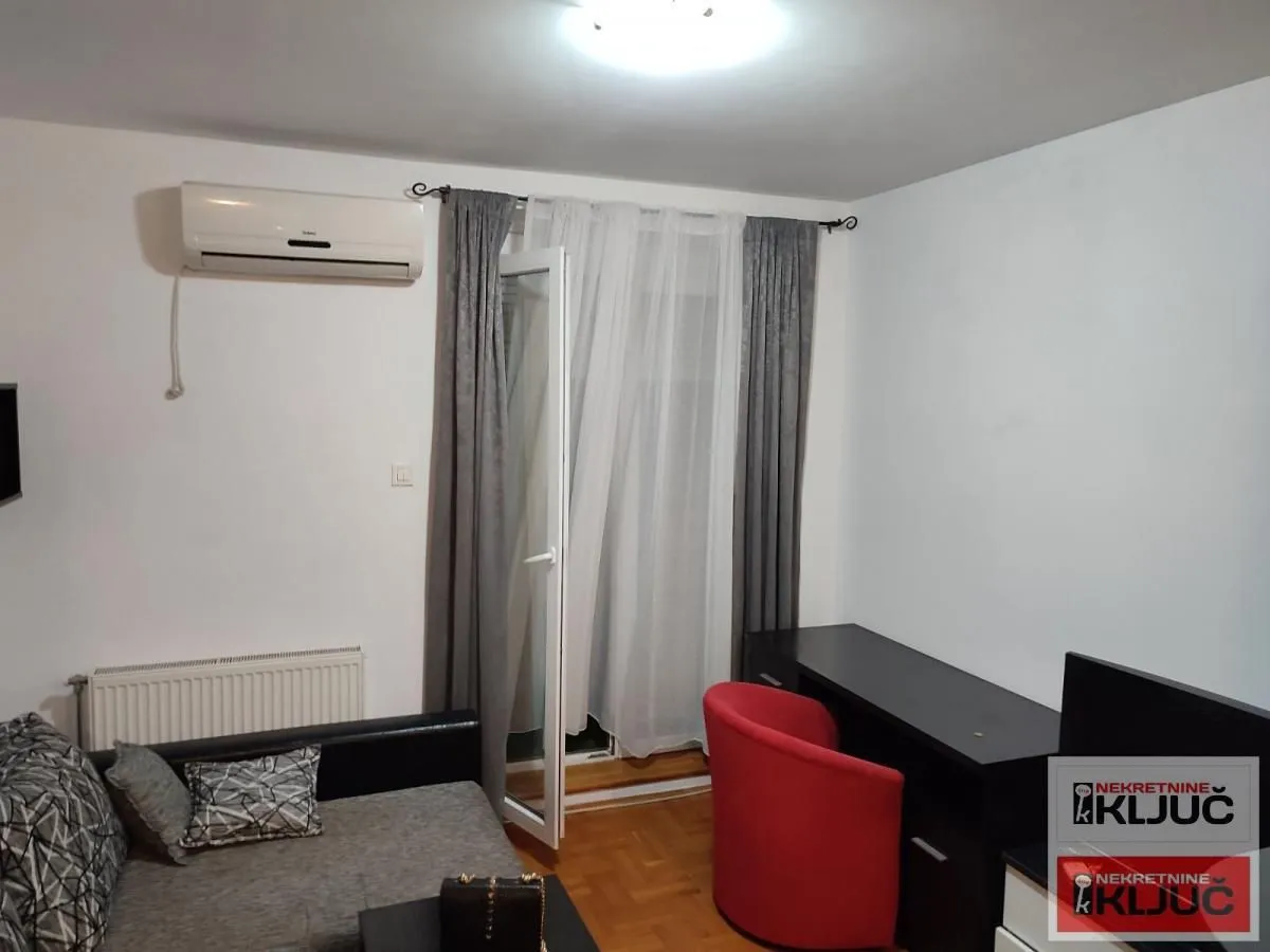 Izdavanje, garsonjera, 29m², Grbavica, Novi Sad Sve Podlokacije