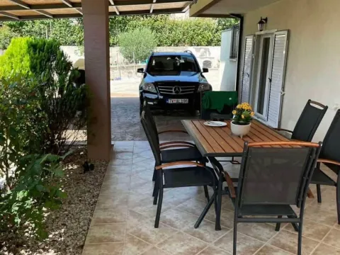 Izdavanje, dvosoban stan, 120m², Mrčevac, Tivat - image 3