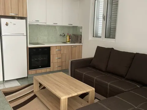 Rent, one bedroom apartment, 37m², Podkošljun, Budva - image 7