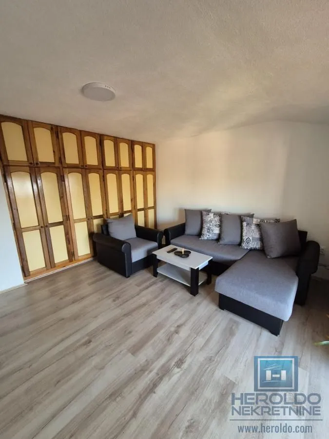 Prodaja, trosoban stan, 93m², Ćuprija, Srbija