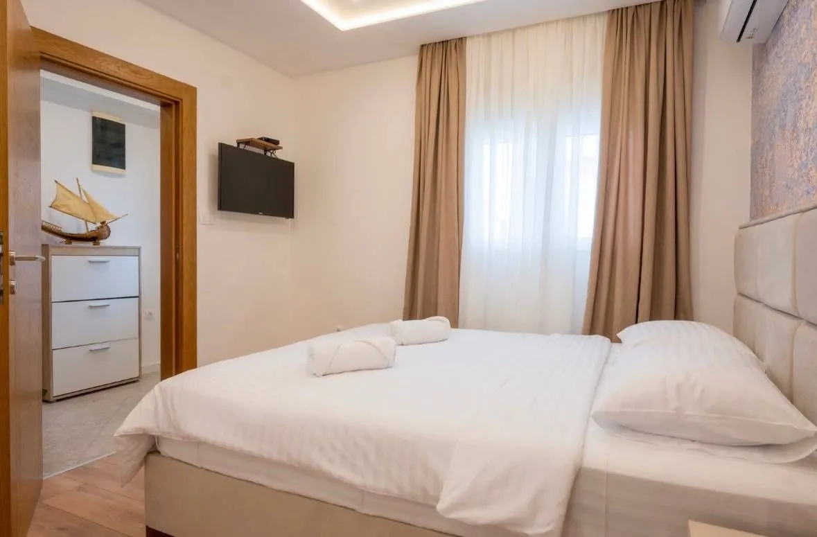Rent, two bedroom apartment, 55m², Tivat, Crna Gora