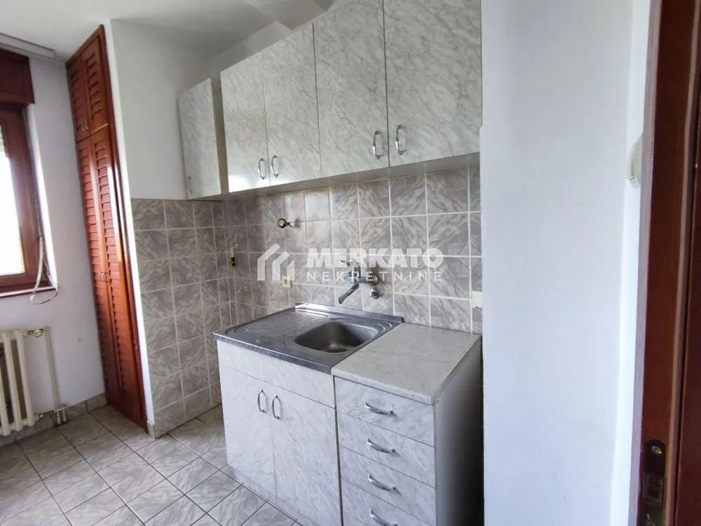 Prodaja, četvorosoban stan, 124m², Centar, Zrenjanin