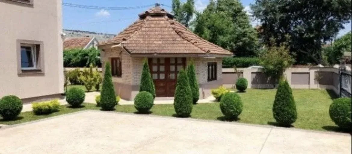 Rent, house, 250m², Tološi, Podgorica
