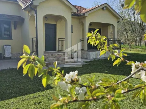 Izdavanje, kuća, 128m², Podgorica, Crna Gora - image 1