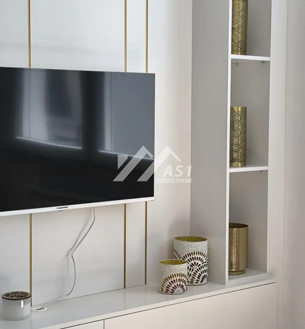 Izdavanje, dvosoban stan, 44m², Centar, Novi Sad