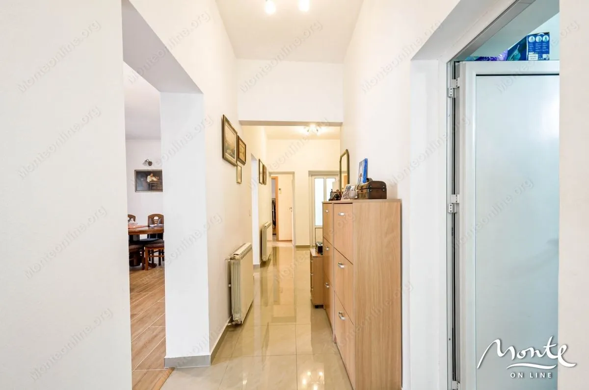 Prodaja, trosoban stan, 116m², Tivat, Crna Gora