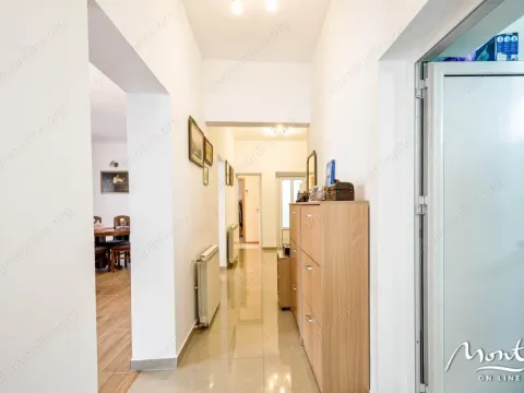 Prodaja, trosoban stan, 116m², Tivat, Crna Gora - image 2