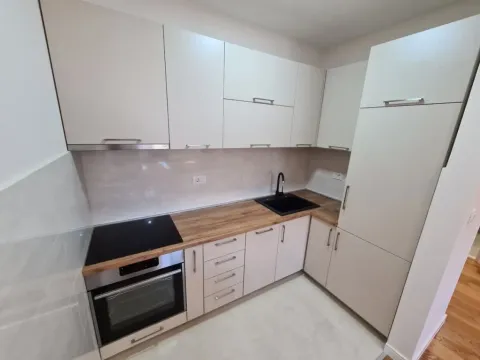 Izdavanje, jednosoban stan, 48m², Centar, Bar - image 8