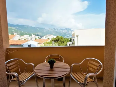 Izdavanje, garsonjera, 30m², Bečići, Budva - image 2