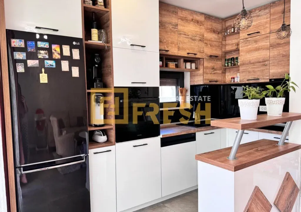 Prodaja, trosoban stan, Tivat, Crna Gora