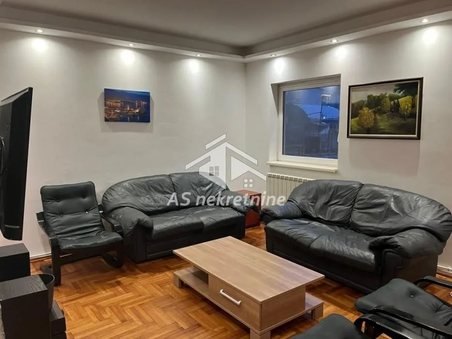 Izdavanje, trosoban stan, 120m², Uciteljsko Naselje, Zvezdara Sve Podlokacije
