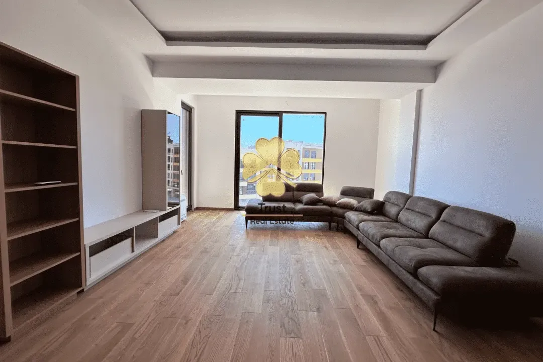 Izdavanje, trosoban stan, 130m², Podgorica, Crna Gora