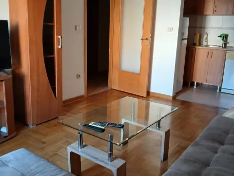 Izdavanje, jednosoban stan, 50m², Stari Aerodrom, Podgorica - image 2