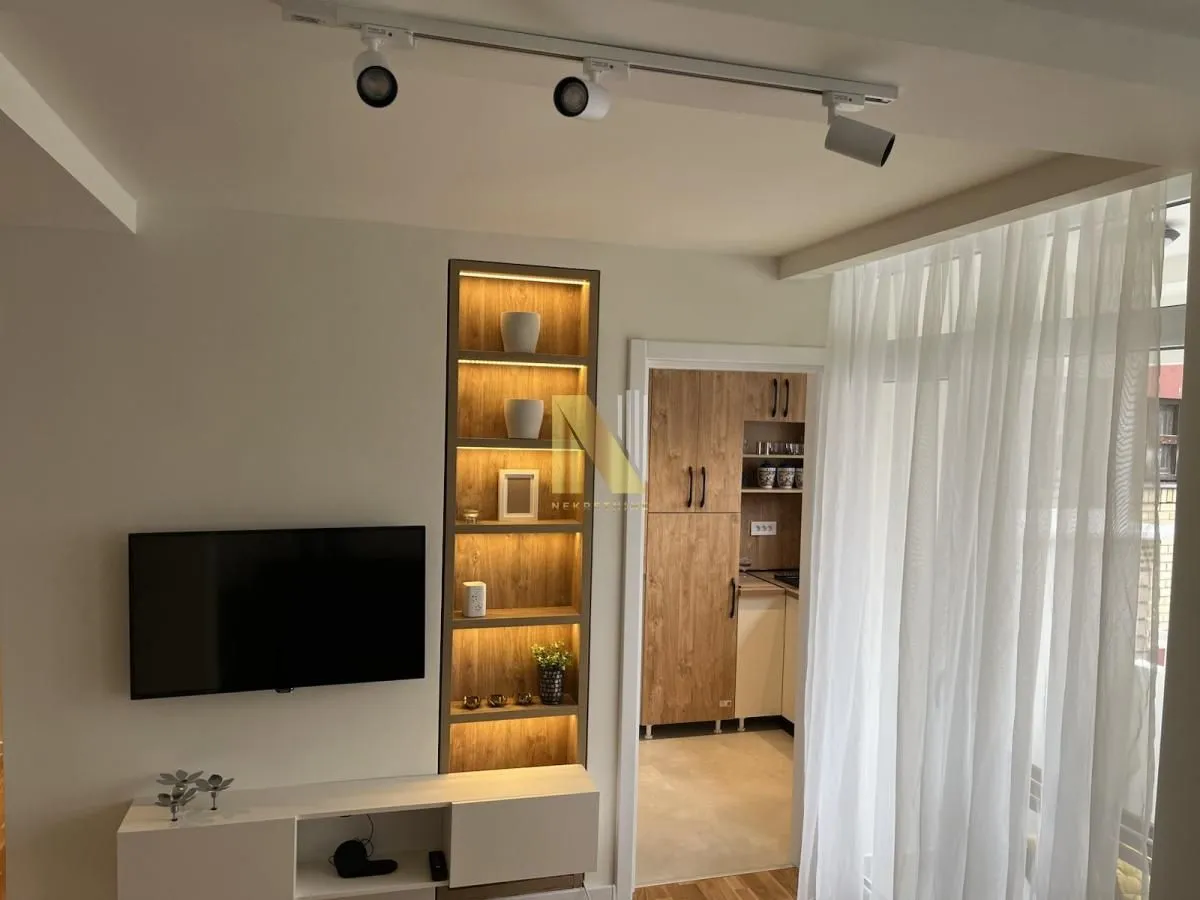Izdavanje, dvosoban stan, 44m², Novi Sad, Srbija