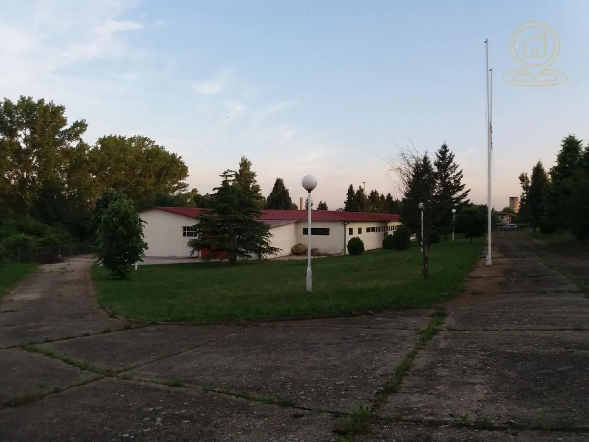 Rent, office space, 1200m², Mladenovac, Beograd