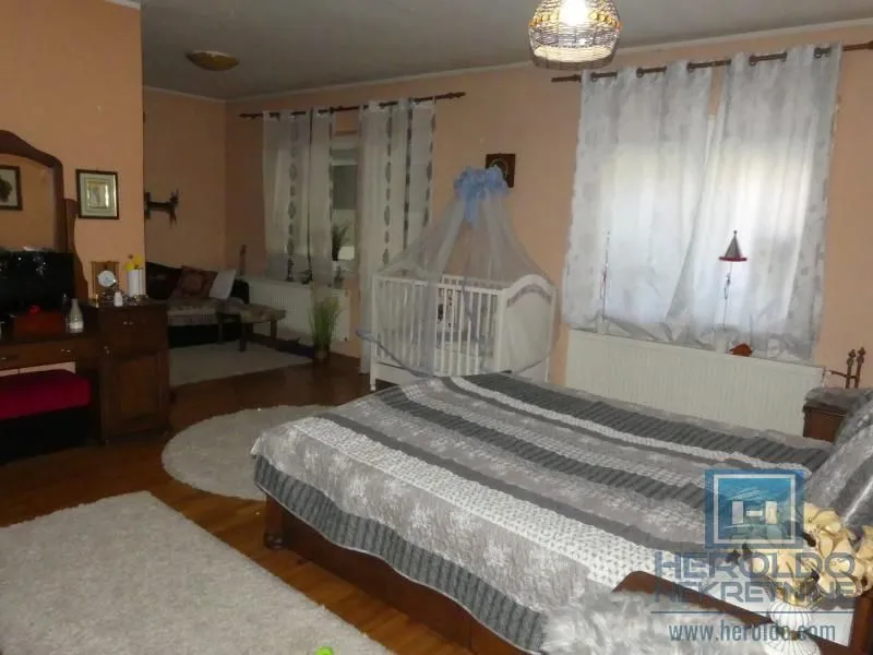 Prodaja, kuća, 380m², Pivara, Jagodina