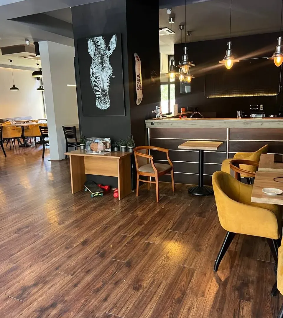 Izdavanje, poslovni prostor, 351m², Blok 5, Podgorica