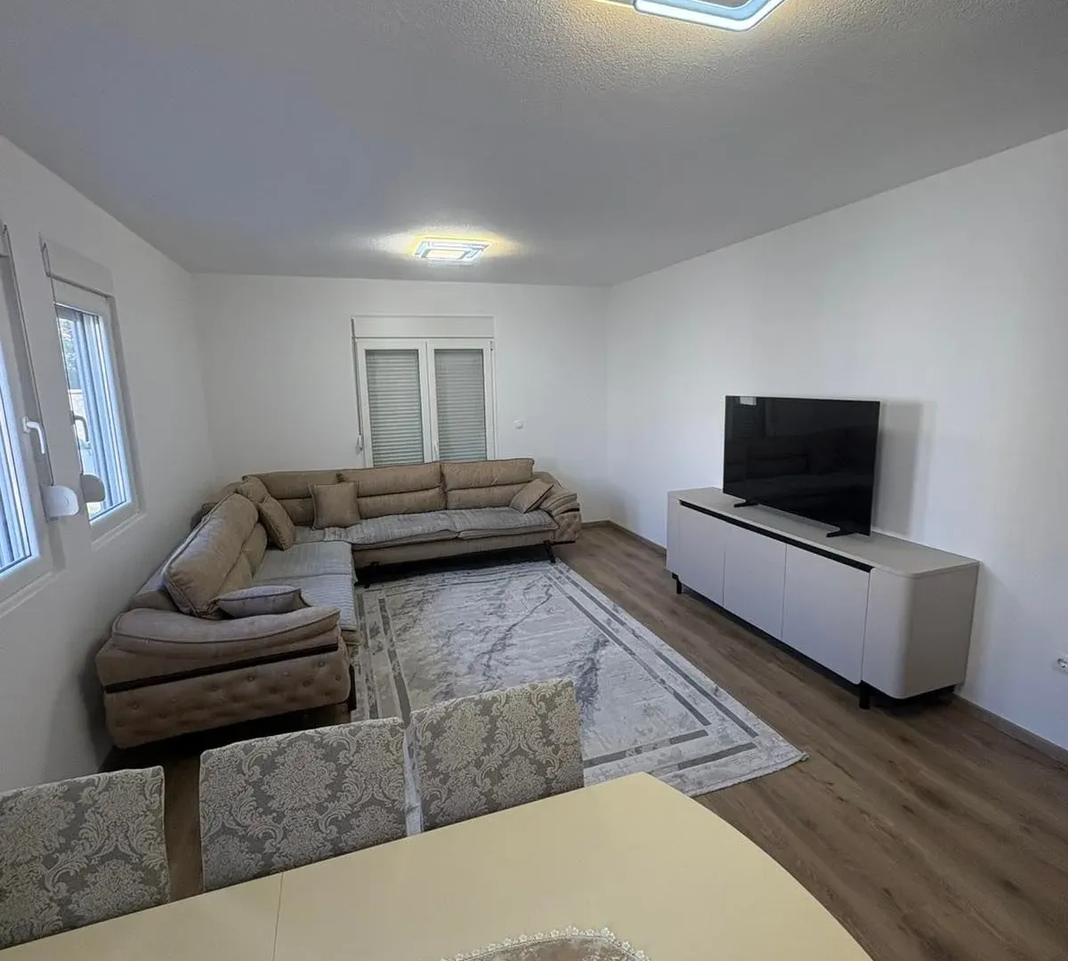 Rent, house, 240m², Karaburško Polje, Podgorica