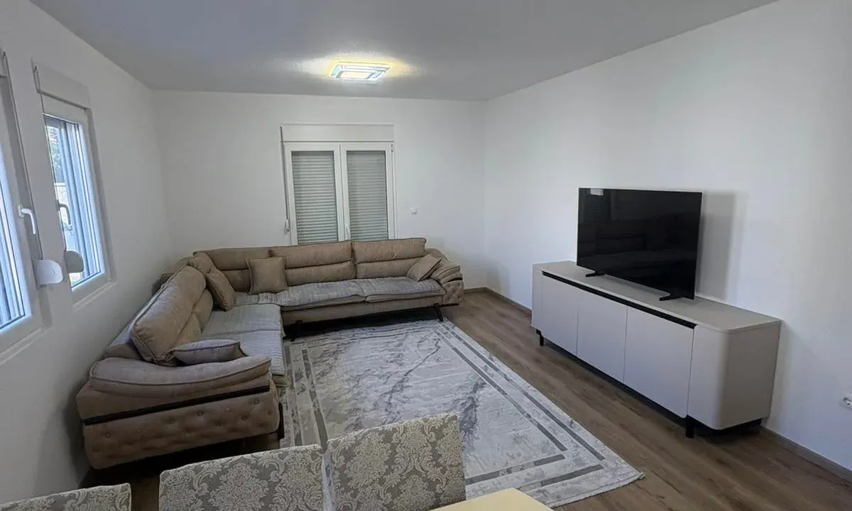 Rent, house, 240m², Karaburško Polje, Podgorica