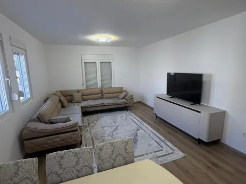 Kuća in Karaburško Polje