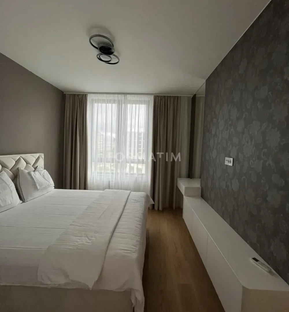 Izdavanje, trosoban stan, 84m², Savski Venac, Beograd