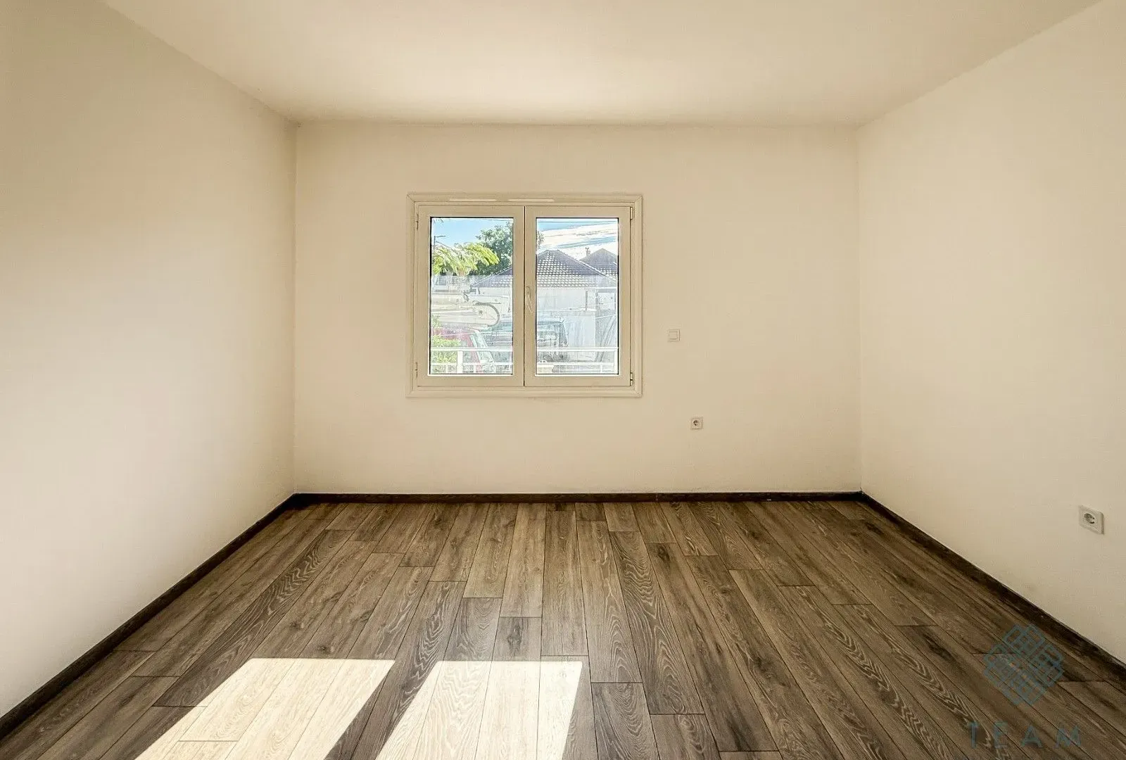 Izdavanje, kuća, 300m², Masline, Podgorica
