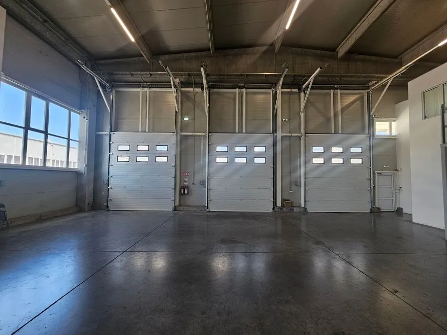 Rent, office space, 2150m², Krnješevci, Stara Pazova