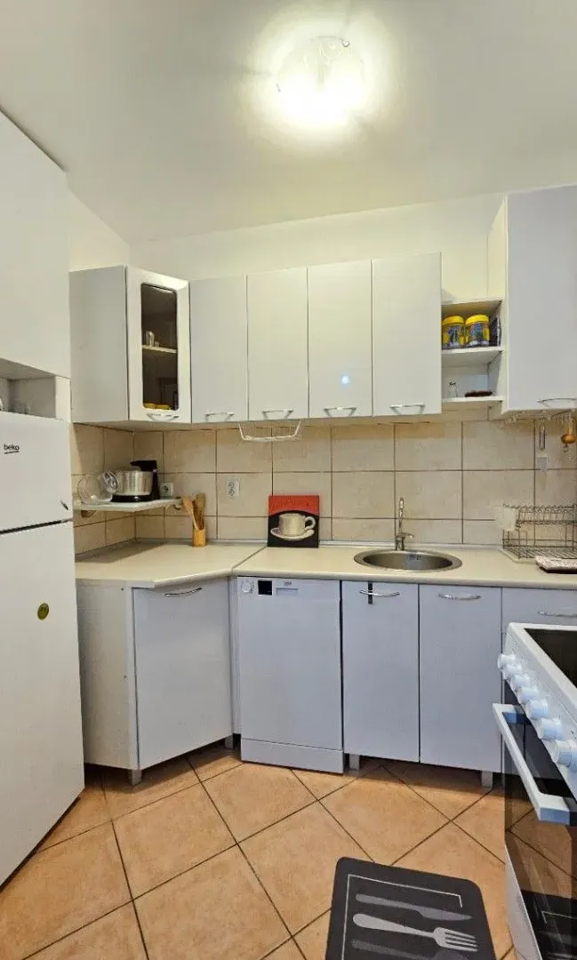 Izdavanje, dvosoban stan, 65m², Blok 9, Podgorica