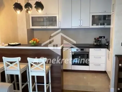 Izdavanje, trosoban stan, 56m², Južni Bulevar, Vračar Sve Podlokacije - image 7