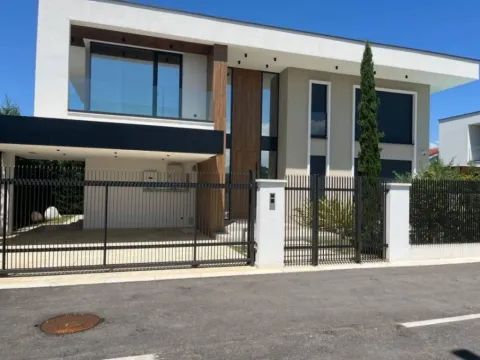 Rent, house, 250m², Gornja Gorica, Podgorica - image 10