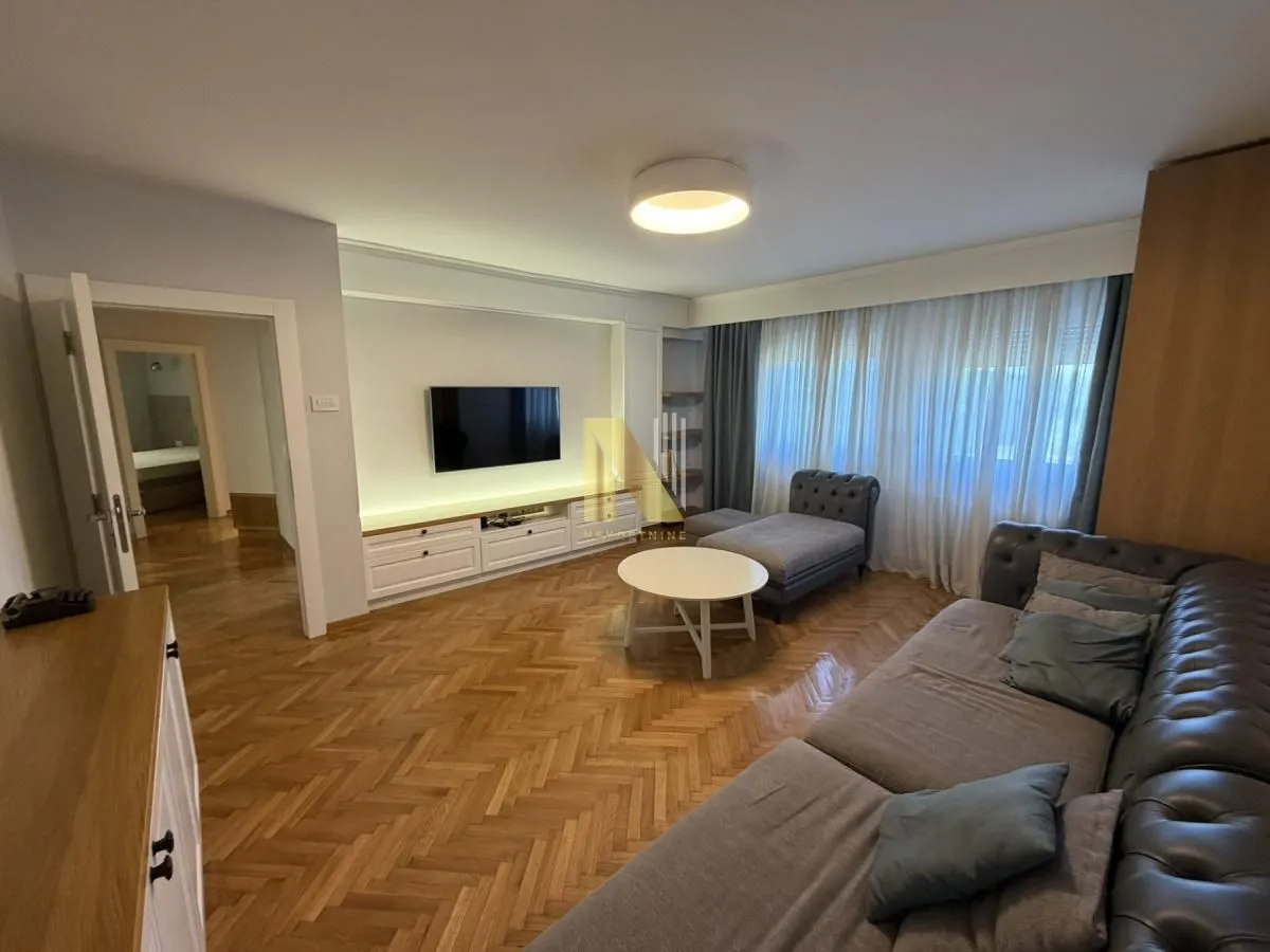 Izdavanje, četvorosoban stan, 100m², Stari grad, Novi Sad