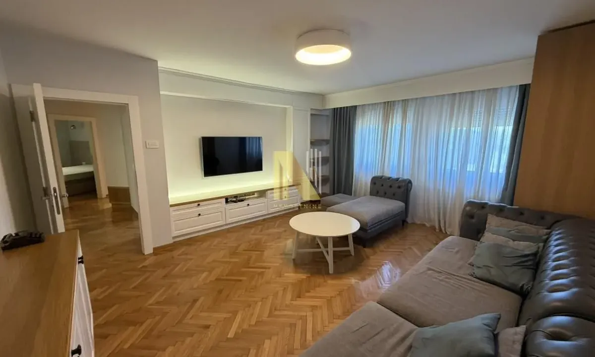Izdavanje, četvorosoban stan, 100m², Stari grad, Novi Sad