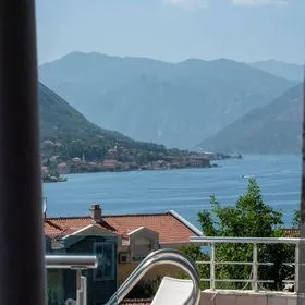 Rent, three bedroom apartment, 81m², Kotor, Crna Gora - image 5