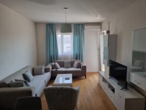 Izdavanje, jednosoban stan, 50m², Central Point, Podgorica