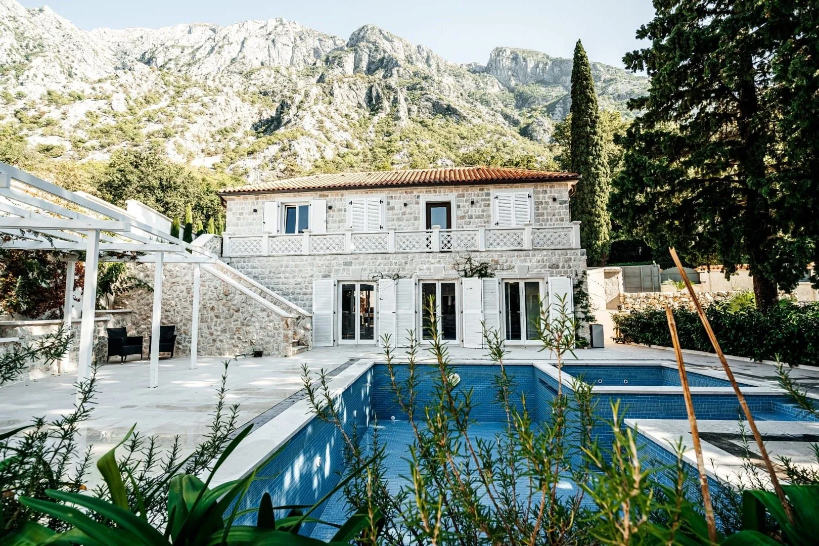 Rent, house, 491m², Ljuta, Kotor