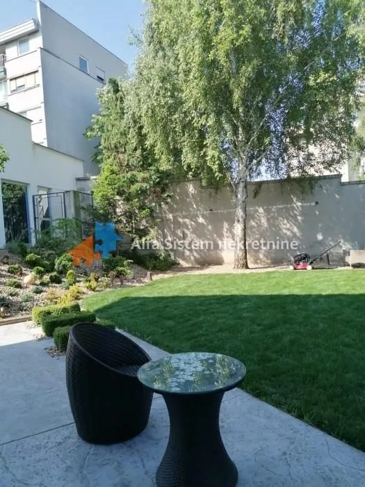 Rent, house, 365m², Uciteljsko Naselje, Zvezdara Sve Podlokacije