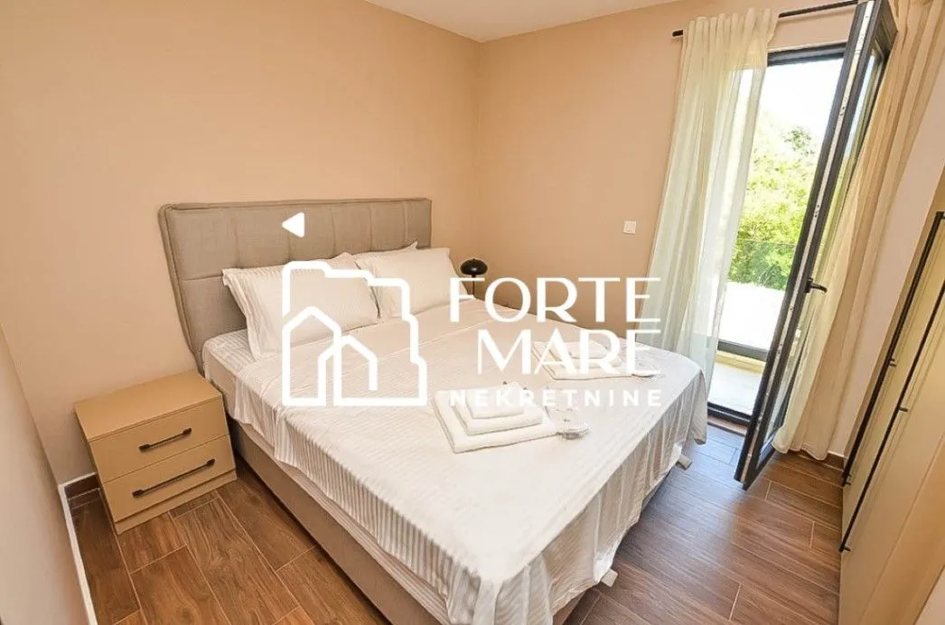 Prodaja, dvosoban stan, 61m², Njivice, Herceg Novi