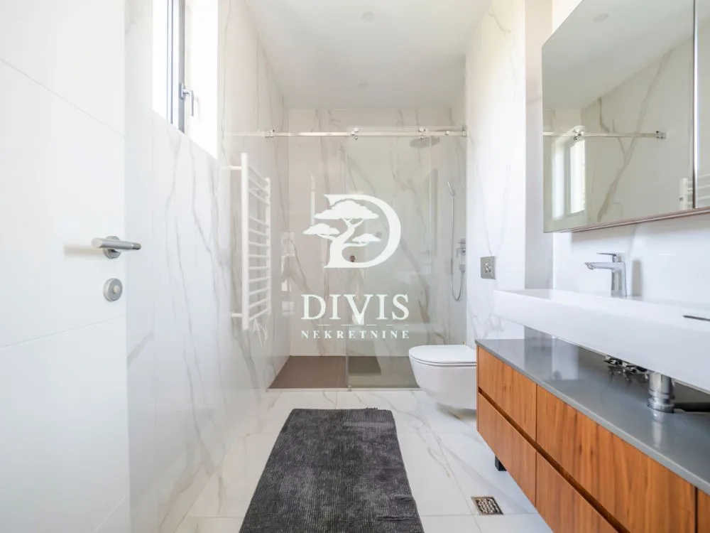 Sale, three bedroom apartment, 78m², Neimar, Vračar Sve Podlokacije