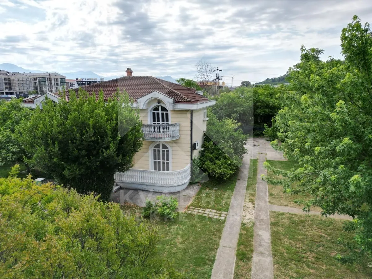 Rent, house, 220m², Dahna, Podgorica