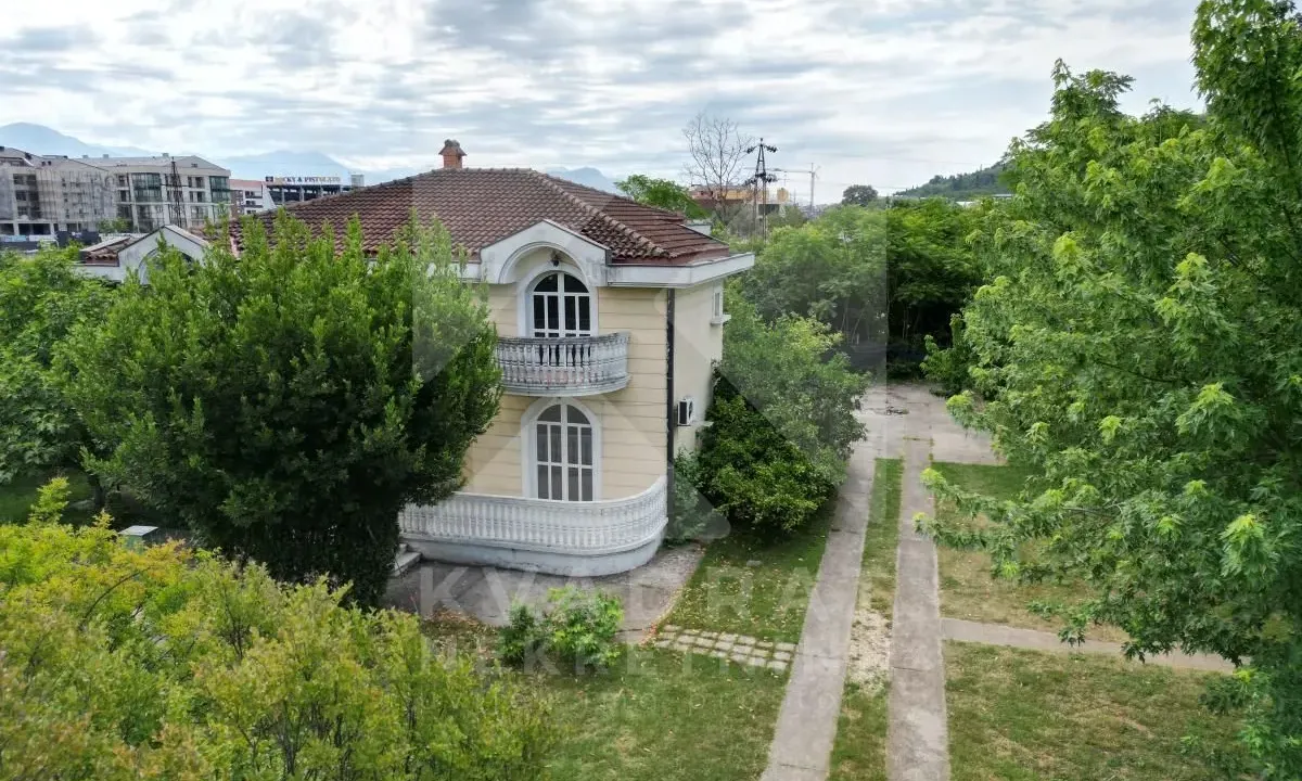 Rent, house, 220m², Dahna, Podgorica