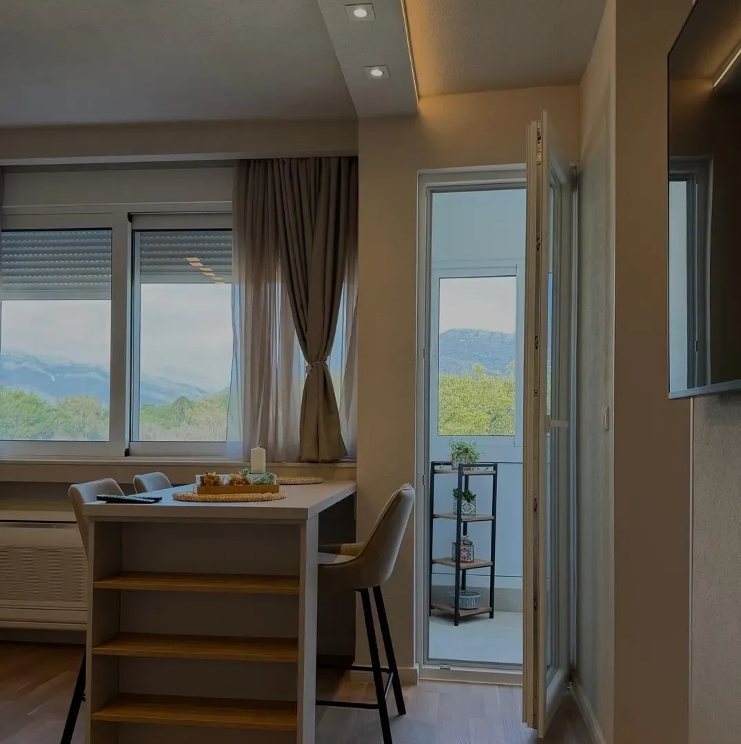 Izdavanje, jednosoban stan, 45m², Centar, Tivat
