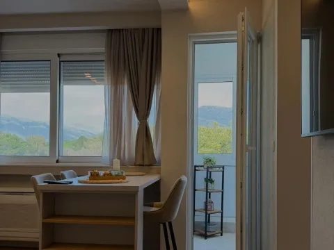 Izdavanje, jednosoban stan, 45m², Centar, Tivat - image 9